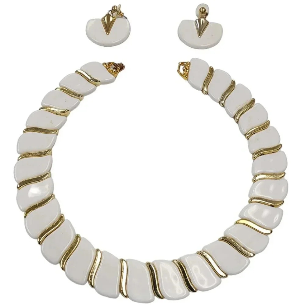 Vintage White Lucite Collar Necklace with Dangle Drop Earrings Gold Tone